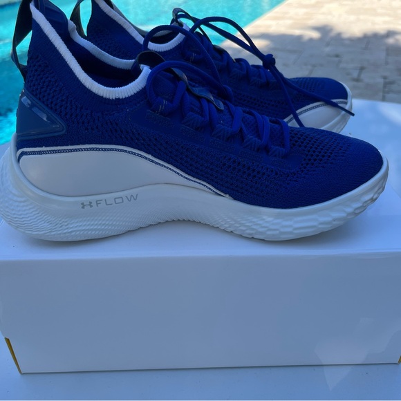 Men’s size 8M -UNDER ARMOUR CURRY FLOW 8
3023085-402 Blue. main image 5